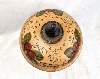 ノルウェーのローズマリング木製蓋付きボウル、台座付き、ノルウェーの