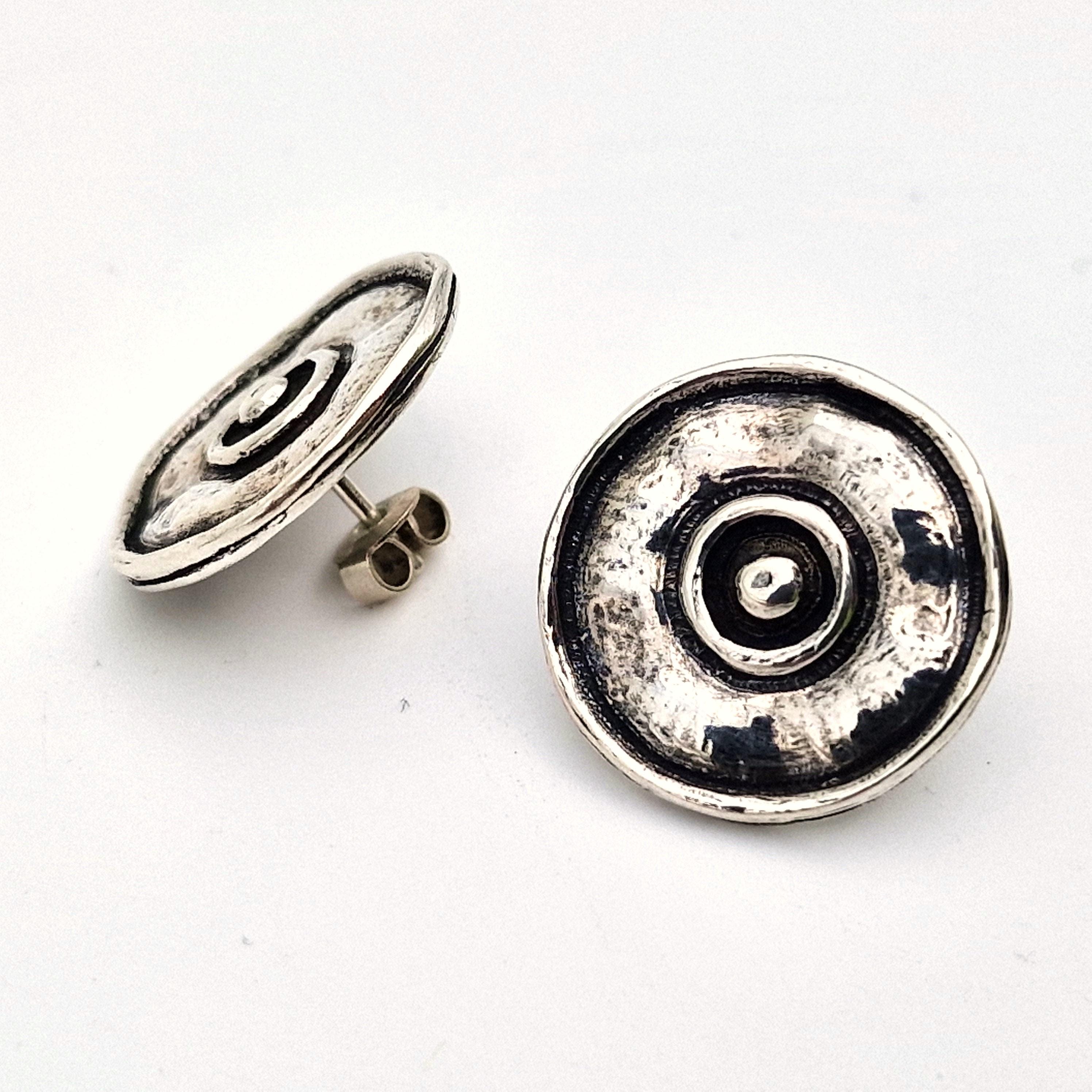 Orecchini vichinghi in argento 925 di Yngvar O. Kristiansen • Gioielli nordici • Borchie scandinave fatte a mano • Regalo importante in argento ossidato per lei - Italia