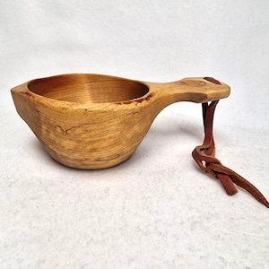 Hand-carved birch wood Scandinavian kuksa cup with leather strap – traditional Nordic drinking vessel for outdoor nature lovers