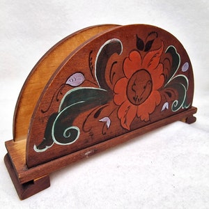 Traditionelle Norwegische Rosemaling Serviettenhalter. Briefhalter. Skandinavisches Design. Rose bemalt