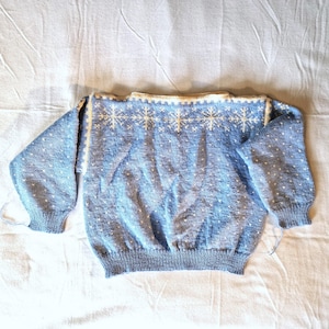 Hand-Knitted Vintage Norwegian Sweater – Nordic Snowflake Pattern – Unisex Small Adult / Large Child – Fair Isle Winter Knitwear