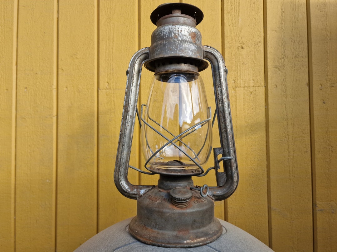 Chalwyn Far East Kerosene Lantern. Hurricane Lamp. Made in Chalwyn Far East Kerosene Lantern. Hurricane Lamp. Made in