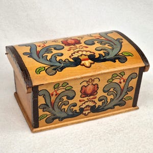 Hand painted vintage wooden chest Norge Norway. Trinket box. Rustic rose painted jewelry box.