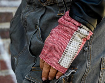 GLOVELY Signature Line natural wool fingerless gloves, light red with white leather accent to elevate your outfit and stay warm