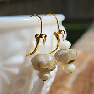 Flower blossom agate dangle, green opal, three stone, gold plated hook, natural stone, handmade