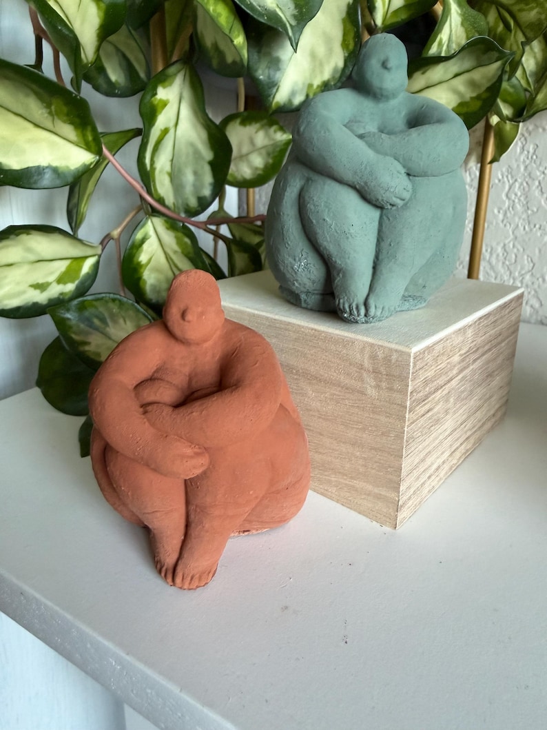 Sitting concrete abstract lady book end image 3
