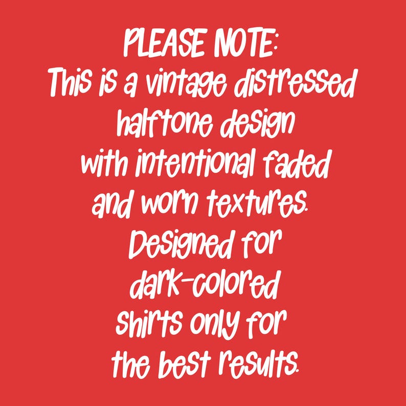 K&ouml;nnte beinhalten: Eine rote Grafik mit wei&szlig;em Text, der lautet: PLEASE NOTE: This is a vintage distressed halftone design with intentional faded and worn textures. Designed for dark-colored shirts only for the best results.