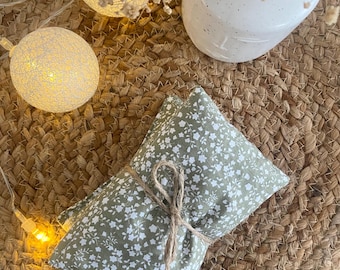 Microwaveable dry hot water bottle with sunflower seeds – Natural heating pad for back and neck – Gentle, eco-friendly heat