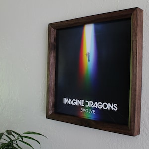 Skivram i svart valnöt: Väggdisplay i vinyl, albumfäste