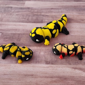 Cute 3d printed flexi salamander - articulated amphibian fidget desk toy