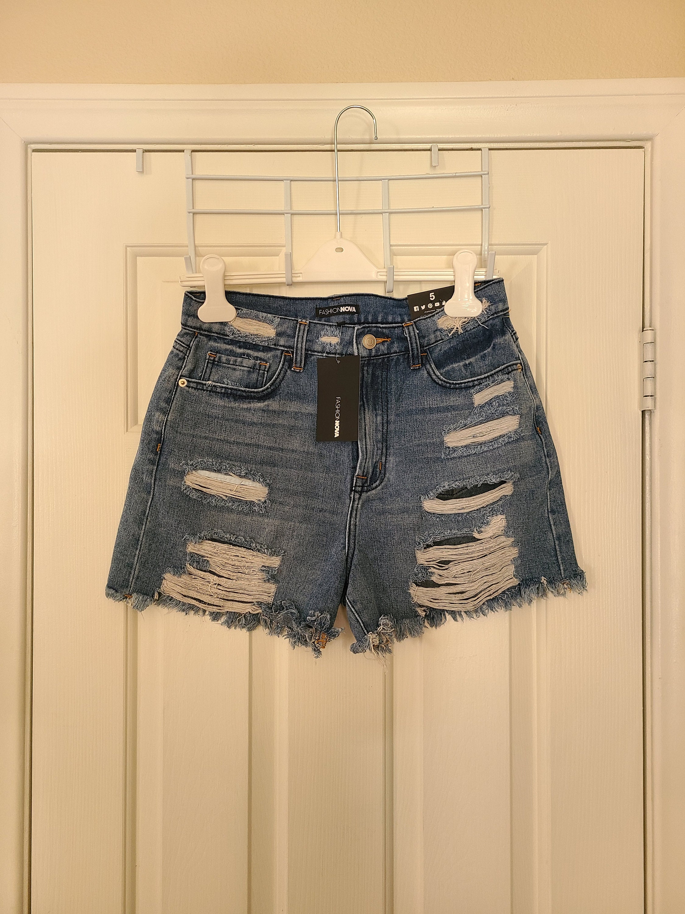 NWT Fashion Nova Juniors Distressed 