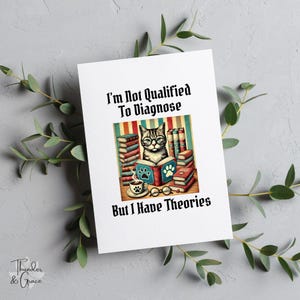 Tarjeta "No estoy calificado para diagnosticar, pero tengo teorías", tarjeta del Día de la Madre, tarjeta de café con libros divertidos sobre gatos, tarjeta de cumpleaños, amante del café, mamá gata