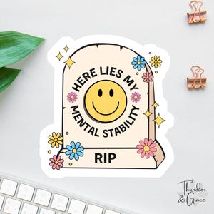 Sticker Here Lies My Mental Stability, Sticker anxiété drôle, Sticker sarcastique, Humour noir, Sticker drôle pour ordinateur portable, Sticker coordinateur du chaos