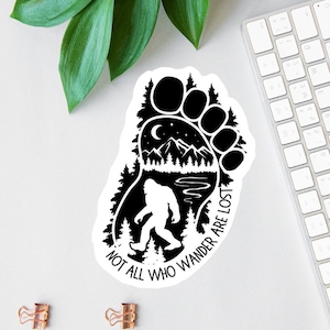 Not All Who Wander Are Lost Aufkleber, Big Foot Aufkleber, leicht abgelenkt von Big Foot Magnet, Sasquatch Aufkleber, Wasserflasche Aufkleber, Wandergeschenk