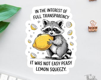 Aus Gründen der Transparenz: Es war nicht ganz einfach. Aufkleber „Lemon Squeezy“, lustiger Waschbär, Waldtier, Laptop-Aufkleber, Müllpanda