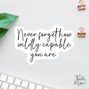 Never Forget How Wildly Capable You Are Aufkleber, Affirmation Aufkleber, Kindle Aufkleber, Frauenrechte, Laptop Aufkleber, Wasserflasche Aufkleber