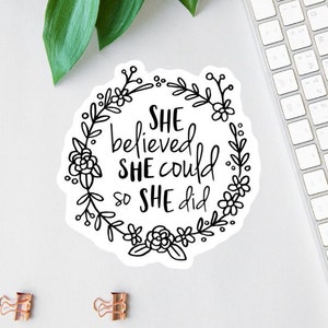 Sie glaubte, sie könnte Aufkleber, Krieger Zitat, Frauenrechte, blauer Schmetterling Laptop Aufkleber, aufbauender Wasserflasche Aufkleber, feministische Magnete