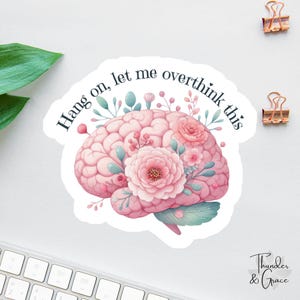 Espere, deixe-me pensar demais neste adesivo, cérebro floral, adesivo de ansiedade, adesivo sarcástico, decalque para laptop, decalques de carro para mulheres, pensador excessivo