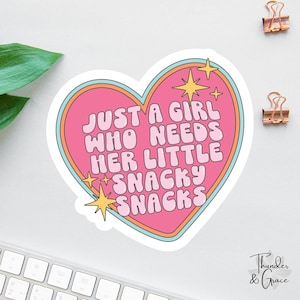 Just A Girl Who Brauchs Her Little Snacky Snacks Aufkleber, sarkastischer Aufkleber, lustiger Laptop Aufkleber, Will There Be Snacks?, Lustiger Kindle Aufkleber
