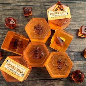 Ensemble de dés de savon au miel (1,6 oz/46 g) | Dés D&D | MDN