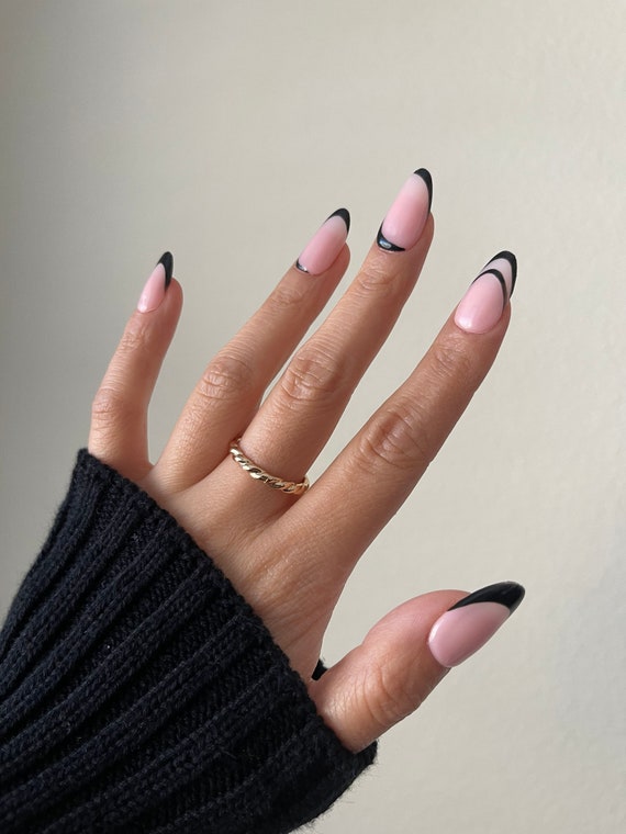 almond nails trendy