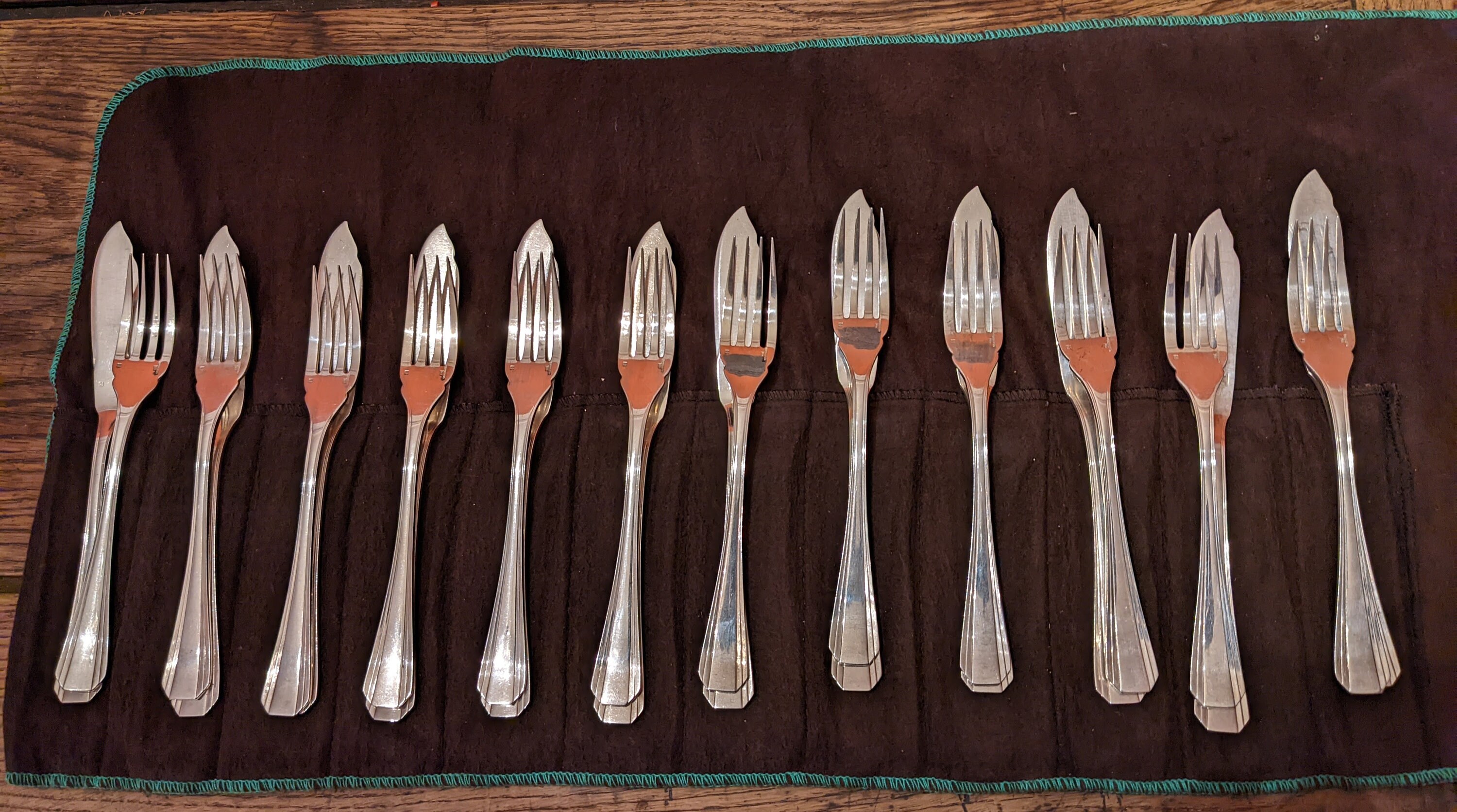 12 Couteaux et Fourchettes à Poisson Christofle Art Déco Modèle Palm