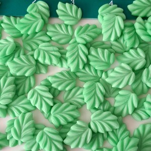 25 Fondant Leafs for decorations
