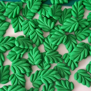 25 Fondant Leafs for decorations