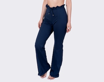 Pantalon Flare de yoga câlin | Pantalon évasé bleu foncé avec taille haute et ceinture élastique à volants