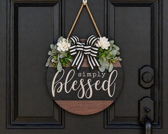 Colgante de puerta Simply Blessed, decoración para puerta principal de estilo rústico, letrero redondo de madera rústica, corona de lazo blanco y negro, decoración cristiana para el hogar.