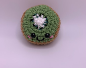 Peluche di kiwi all'uncinetto, guance arrossate, palla antistress vegetale fatta a mano / decorativa