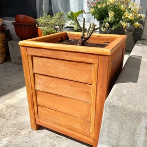 Easy simple DIY 12 Gallen Planter box plan