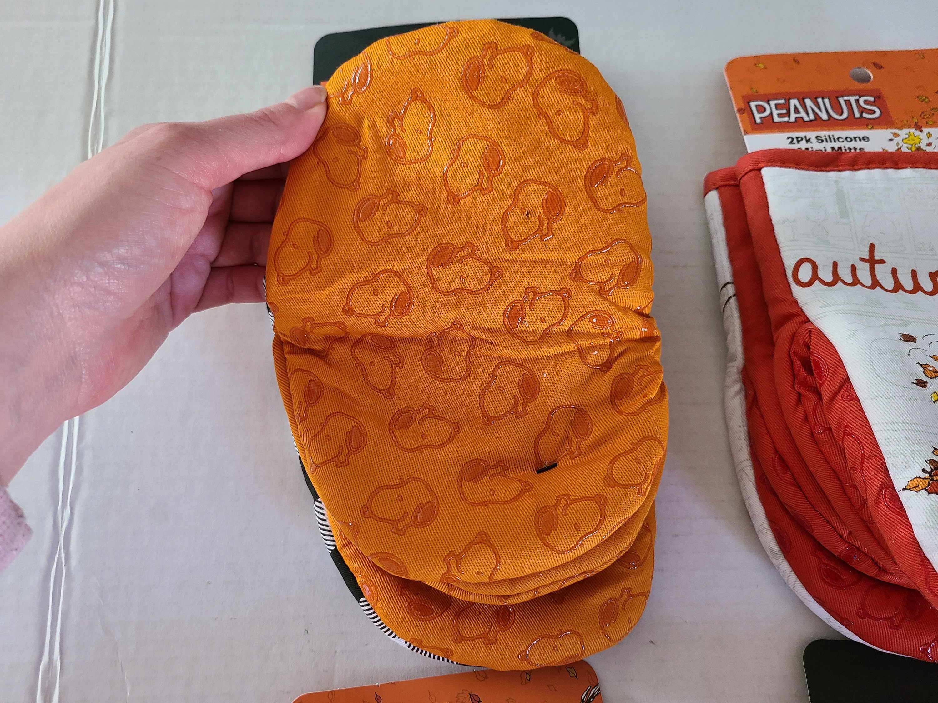 1 PAIR Snoopy Peanuts Charlie Brown Halloween Fall Holiday Theme Oven