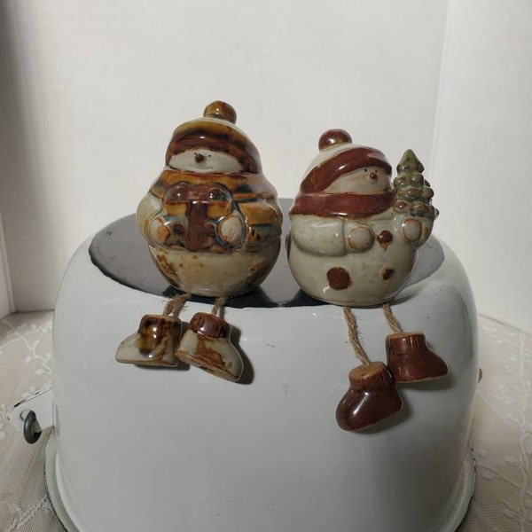 Vintage 2pc Set Glazed Ceramic Mr And Mrs Snowman Shelf Sitters With Burlap String Legs