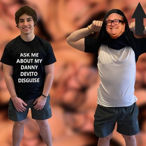 Fråga mig om min Danny DeVito-förklädnad Rolig Flip-T-shirt