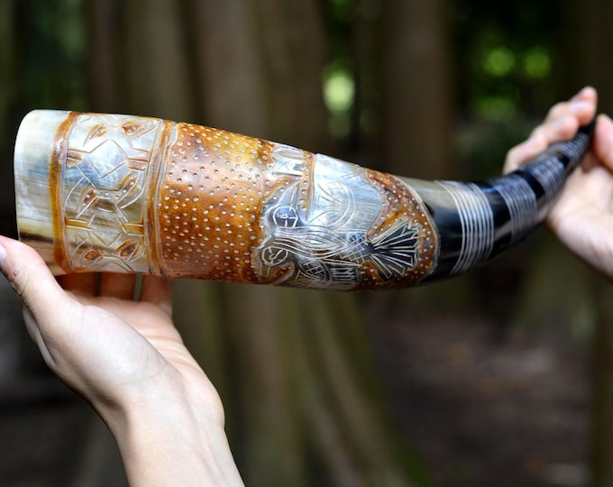 Raven’s Oath – Hand-Carved Viking Drinking Horn