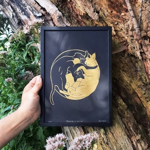 Linoprint 'Balance in bronze' - art print of yin yang cats in shiny bronze (A4)