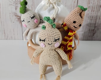 Mandrake doll -Magical Creatures - Crochet handmade wooden rattle -100% cotton - Trendy fandom -Unique baby rattle - Cute baby gift