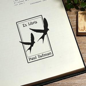 Ex Libris. Sello de biblioteca personalizado. Sello de golondrinas. Para amantes de la lectura. Regalo para amantes de la lectura. Sello de regalo para profesores. Sujetalibros.