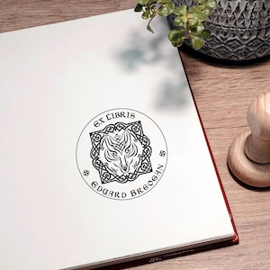 Ex Libris. Timbro della biblioteca. Timbro della biblioteca personalizzato. Amanti dei libri. Regalo per amanti dei libri. Lupo nordico. Timbro per insegnante. Opzione con scatola regalo