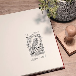 Ex Libris. Cachet de la bibliothèque. Tampon de bibliothèque personnalisé. Amateurs de livres. Oiseau et fleurs. Timbre cadeau. Tampon pour professeur. Option avec coffret cadeau