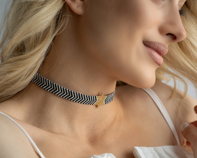 Miyuki Perlen Gold Anhänger Choker Halsband, Zebra gestreifte Halskette, schwarz und weiß, verstellbar, stilvoll, Boho Chic, Festival Accessoires Bild 5