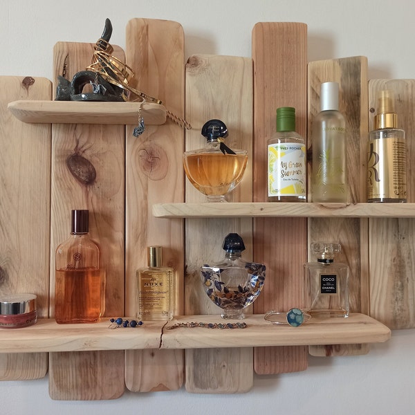 Etagère murale en bois de palette poncé