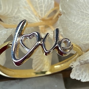 14k solid Gold Liebe Ring, zierliche Schrift Liebe Ring, Liebe Wort Ring, Geschenk für Freundin, minimalistische Liebe Schrift Ring, zarte Liebe Ring