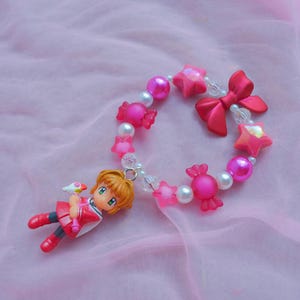 Pulsera/llavero vintage con dije Kandi de Sakura Cardcaptor en color granate