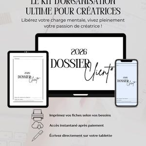 May include: A digital organization kit for creators featuring a laptop, tablet, and smartphone displaying the 2026 Dossier Client document. The text reads LE KIT D'ORGANISATION ULTIME POUR CRÉATRICES, 2026 DOSSIER CLIENT, and includes icons for printing, cloud access, and digital writing.