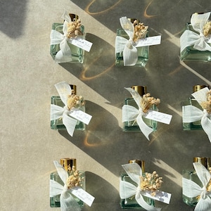 Room fragrance wedding favor | Vanilla reed diffuser | Glass bottle with ribbon & dried flowers | Wedding favor | Fragrance gift | Atelza