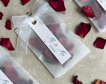Personalized confetti packets filled with dried rose petals, biodegradable. Wedding confetti. Petal confetti.