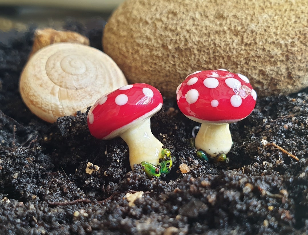 SUPER CUTE RED Mushroom Glass Beads, Pretty Lampwork Mushrooms Bead