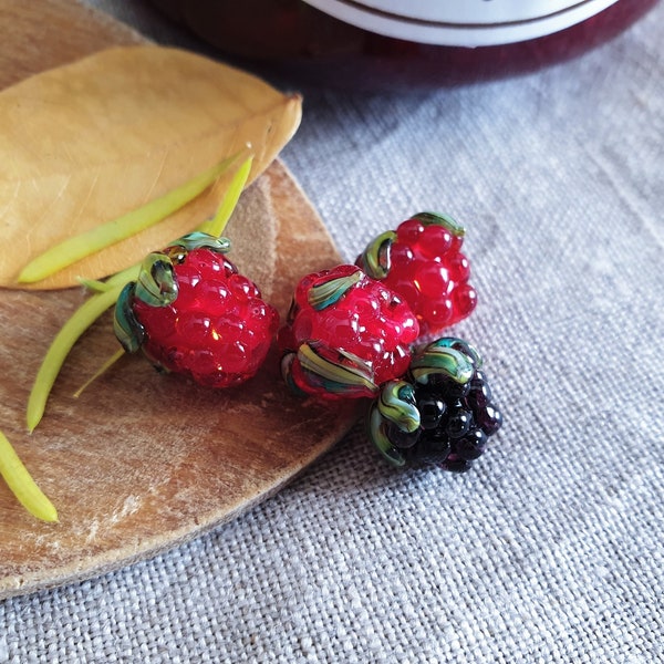 FRAMBOISES EN VERRE DAINTY, Baies faites main au chalumeau 10-11 mm, Petites framboises délicates, Belles perles de baies, 1 pièce